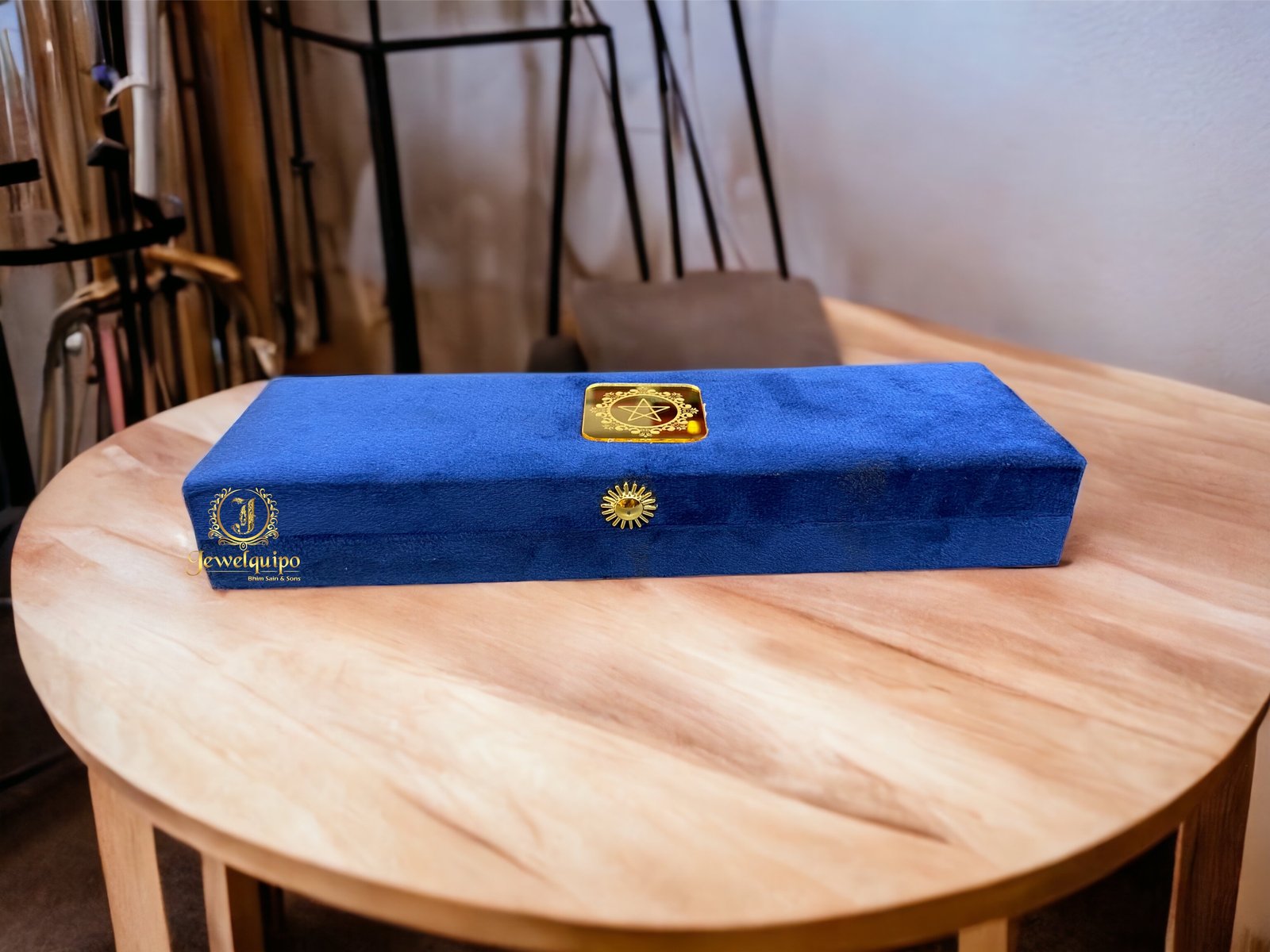 Sapphire Chain Box
